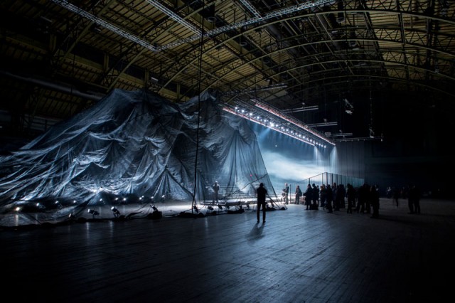 247_snarkitecture-en-noir-fw14-06-noah-kalina